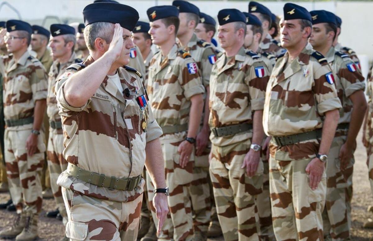 "France dehors" ; Ce pays africain en a marre des troupes françaises sur son territoire