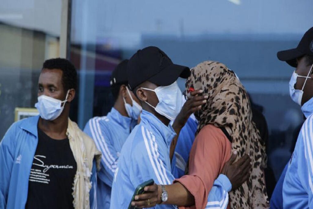 Somalie, retrouvailles des familles de rescapés