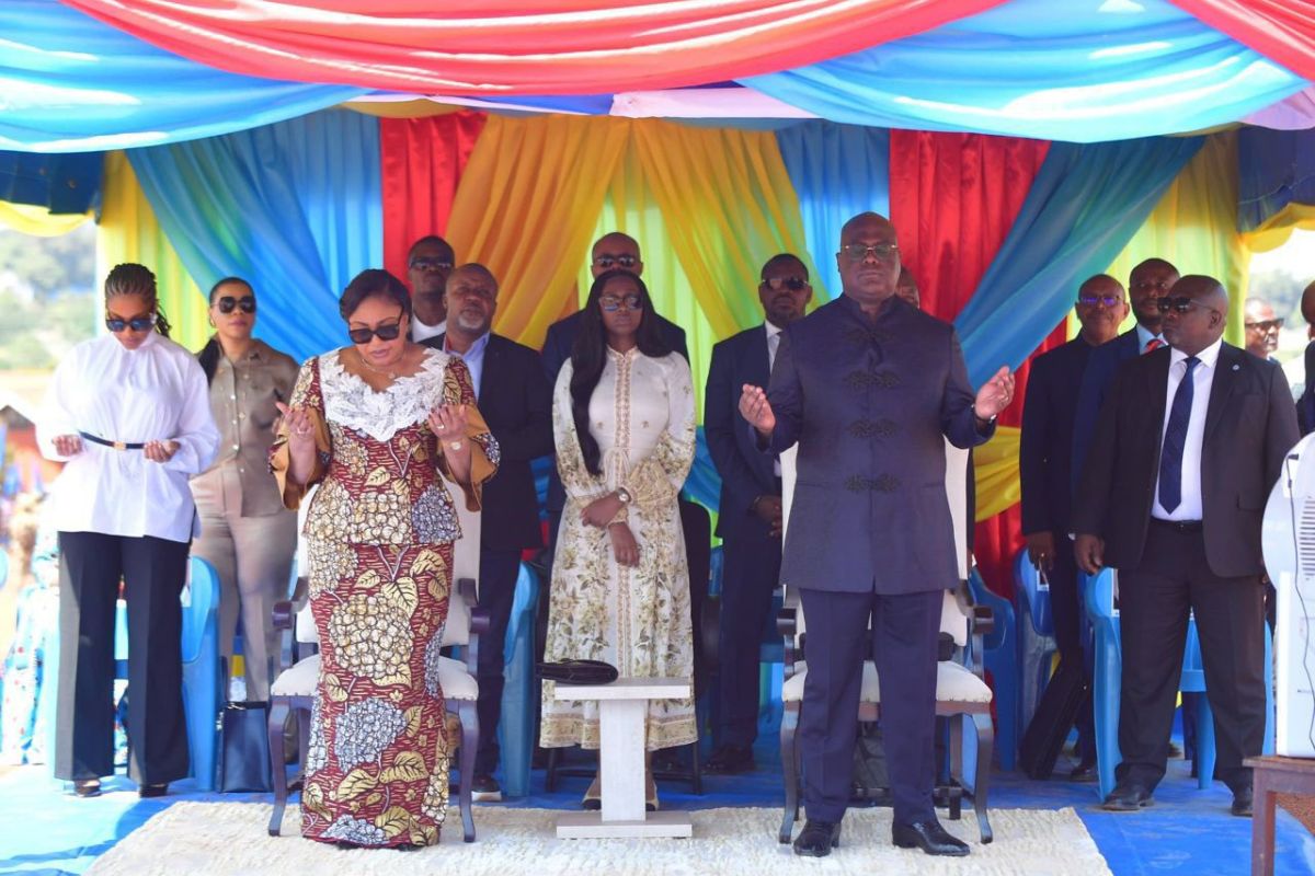 Le président de la RDC Tshisekedi et sa femme en pleine prière à l'Eglise catholique