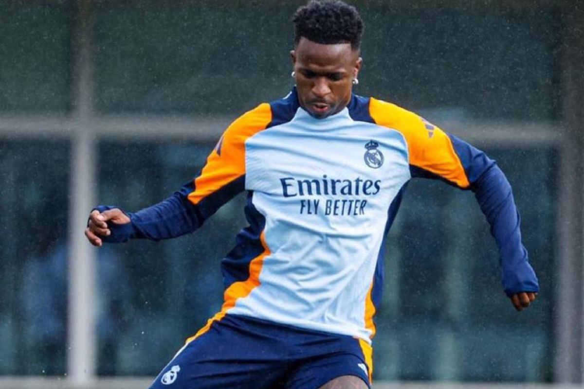 Vinicius a l'entrainement pour aider Carlo Ancelotti et Mbappé