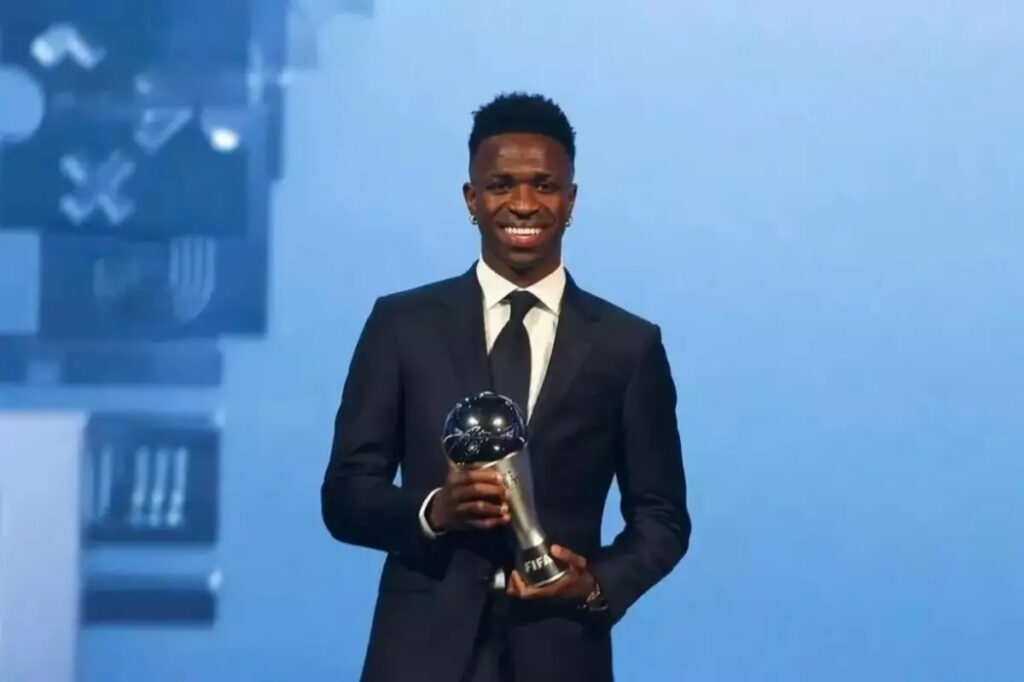 Vinicius Jr sacré FIFA The Best : Ronaldo se prononce et tacle sévèrement...