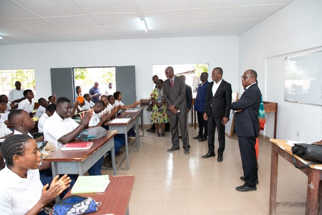 Côte d'Ivoire Le ministre N’Guessan Koffi aux élèves de ce lycée « Les meilleurs iront en France pour... »