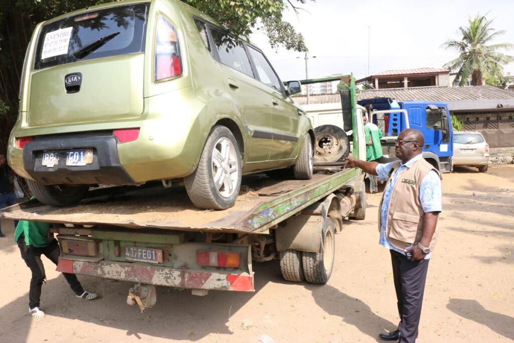 Côte d'Ivoire déguerpissement musclé des voitures et garages installés dans les espaces publics