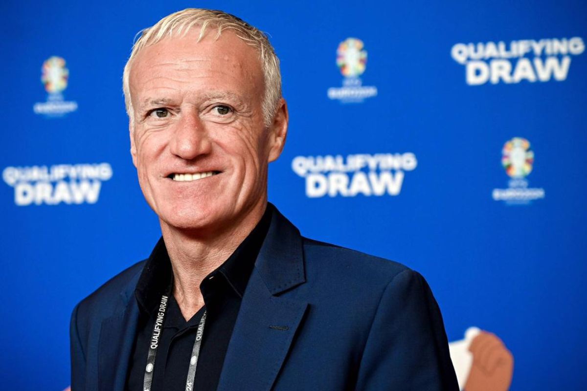 Didier Deschamps : "Je dois être stupide de faire jouer Mbappé en 9"