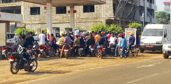 Affluence à la station service