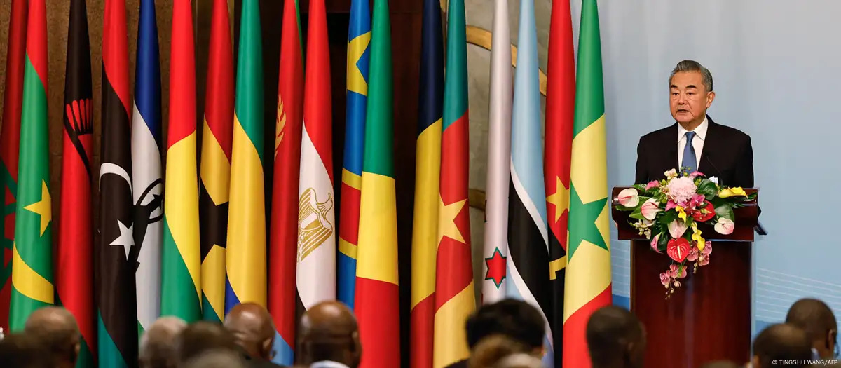 Le ministre chinois des Affaires étrangères achève sa tournée africaine au Nigeria