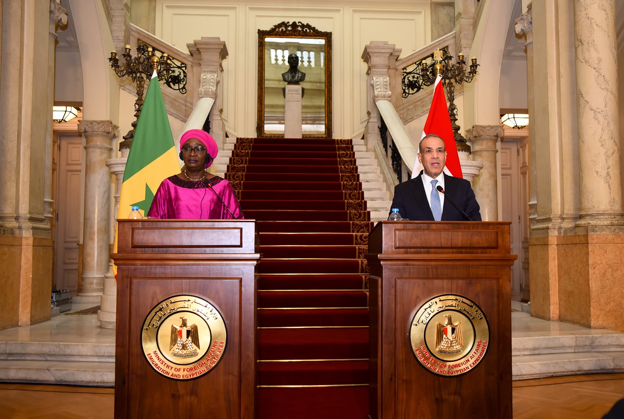 Yacine Fall, ministre du Sénégal et son homologue d'Egypte, Dr Badr Abdel Ati