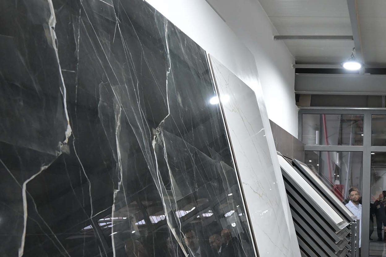 Ce pays d'Afrique du Nord inaugure une usine pour produire 80 millions de m² de céramique et de porcelaine par an