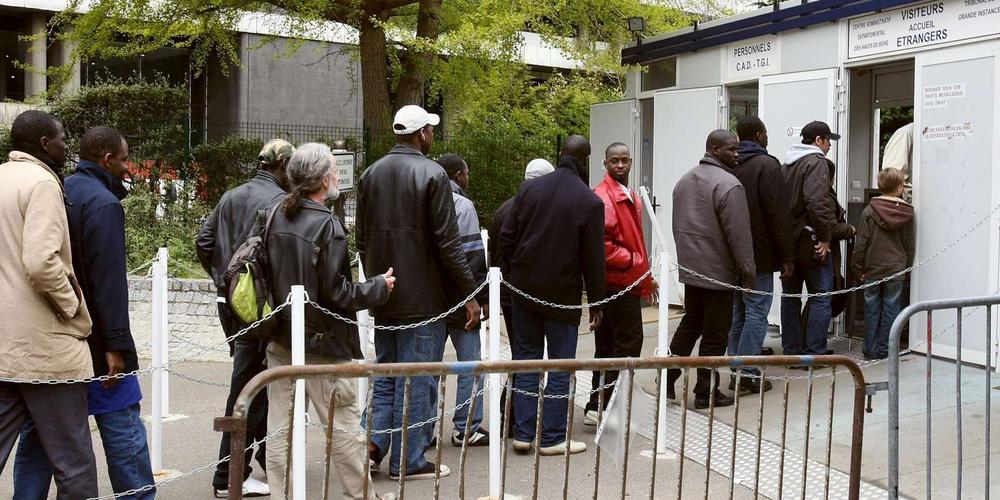 Immigration en France : gros coup dur pour les africains ; voici ce droit que les sans-papiers vont bientôt perdre