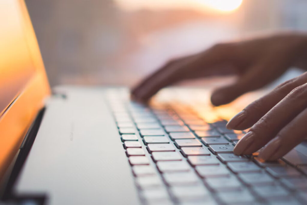 IA pédop0rnographiques : le Royaume-Uni serre la surveillance