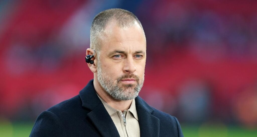 Joe Cole touche Messi