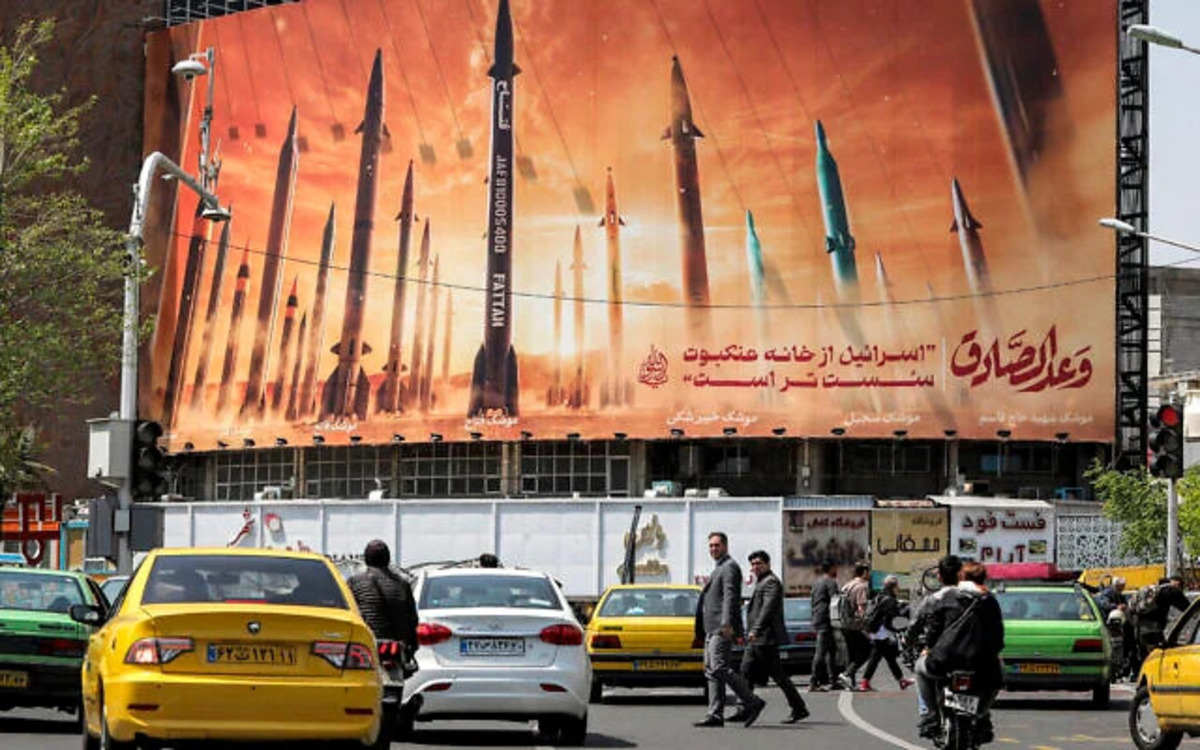 L'Iran présente un nouveau missile balistique à longue portée