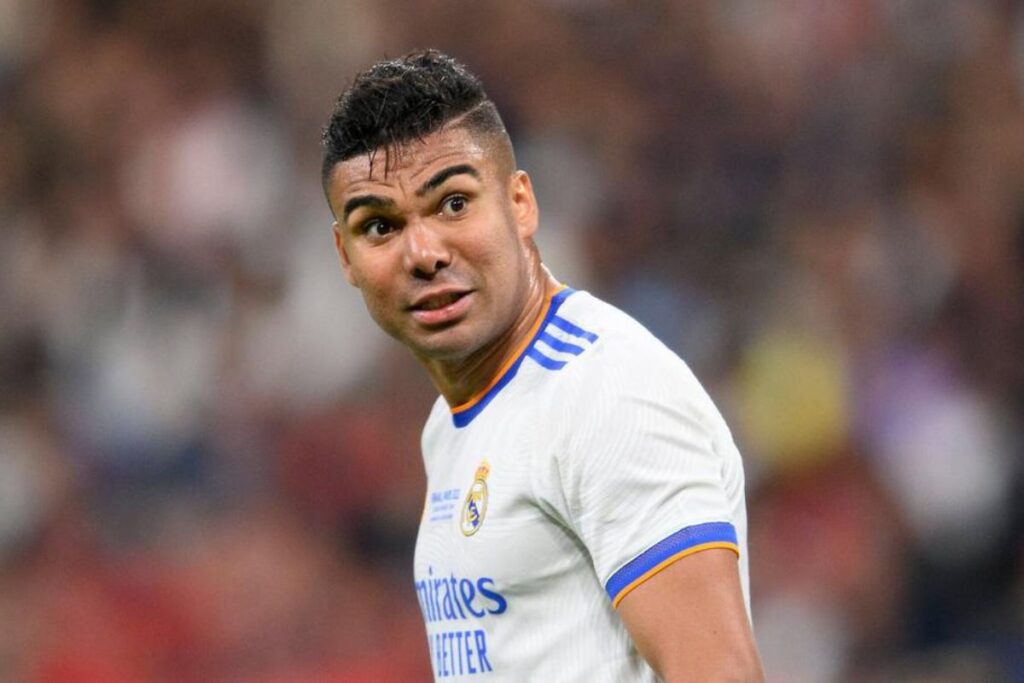 Real Madrid - Man City Casemiro tacle Rodri et son Ballon d’Or