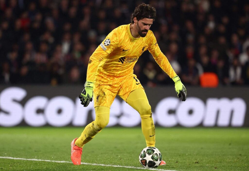 Ligue des Champions : Alisson, le gardien de Liverpool entre lumière et éclipses