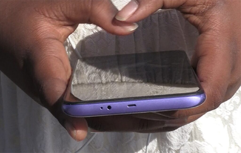 Côte d'Ivoire il fouille dans le téléphone de sa compagne et finit devant la justice après avoir écrit des messages à ...