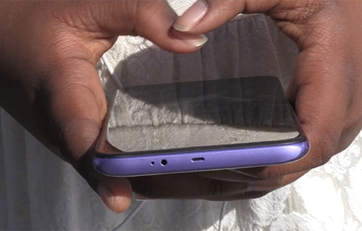 Côte d'Ivoire il fouille dans le téléphone de sa compagne et finit devant la justice après avoir écrit des messages à ...