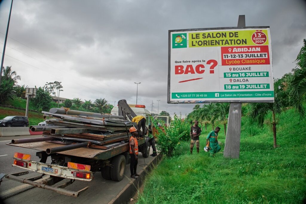 Côte d'Ivoire les autorités relancent l'opération de démantèlement des panneaux publicitaires