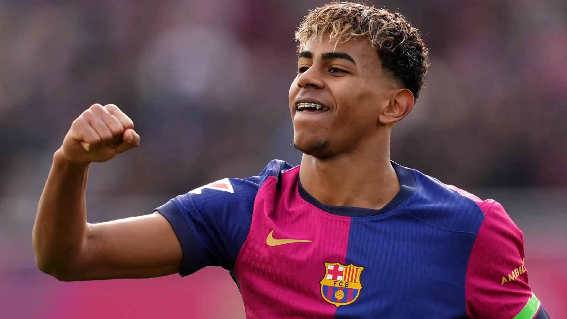 femme Lamine Yamal Lamine Yamal a gagné à 17 ans ce que Lionel Messi et Cristiano Ronaldo ont remporté après...