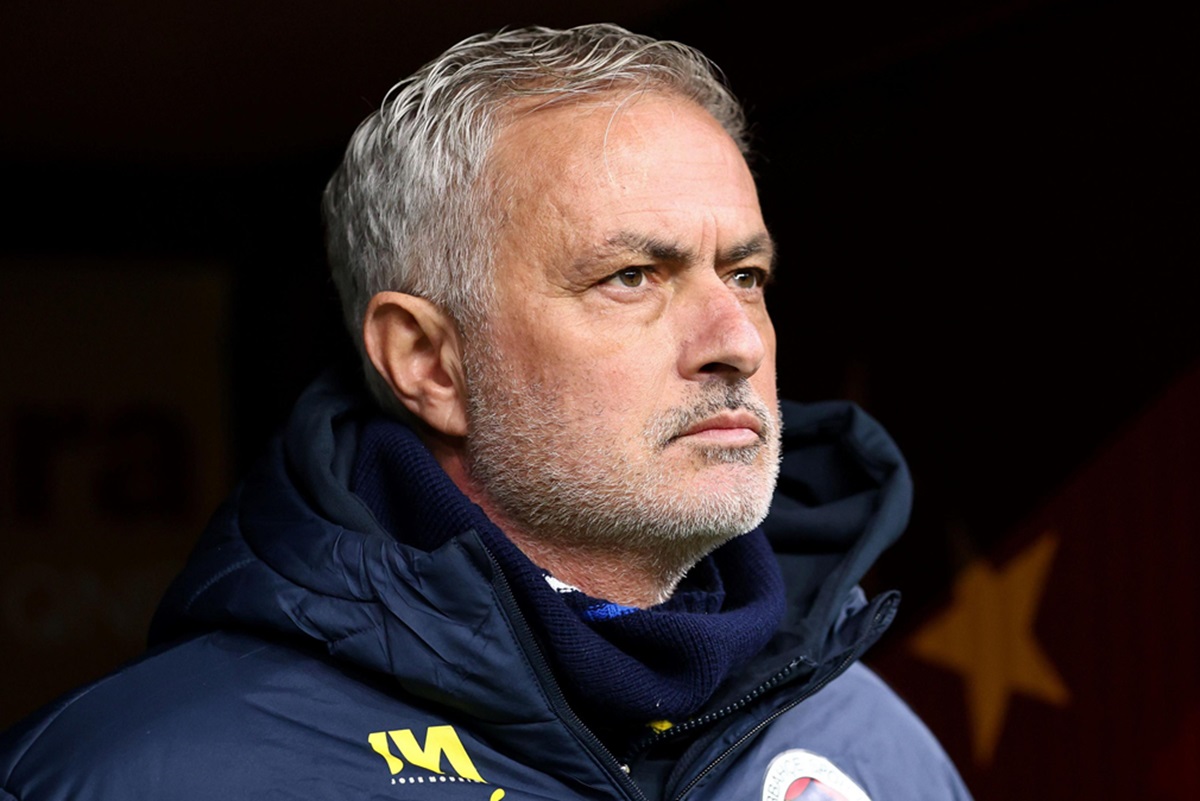 Real Madrid : José Mourinho va recruter un défenseur