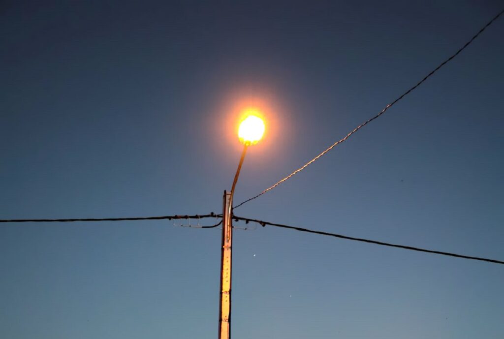 Togo 50 000 lampadaires solaires illuminent ...