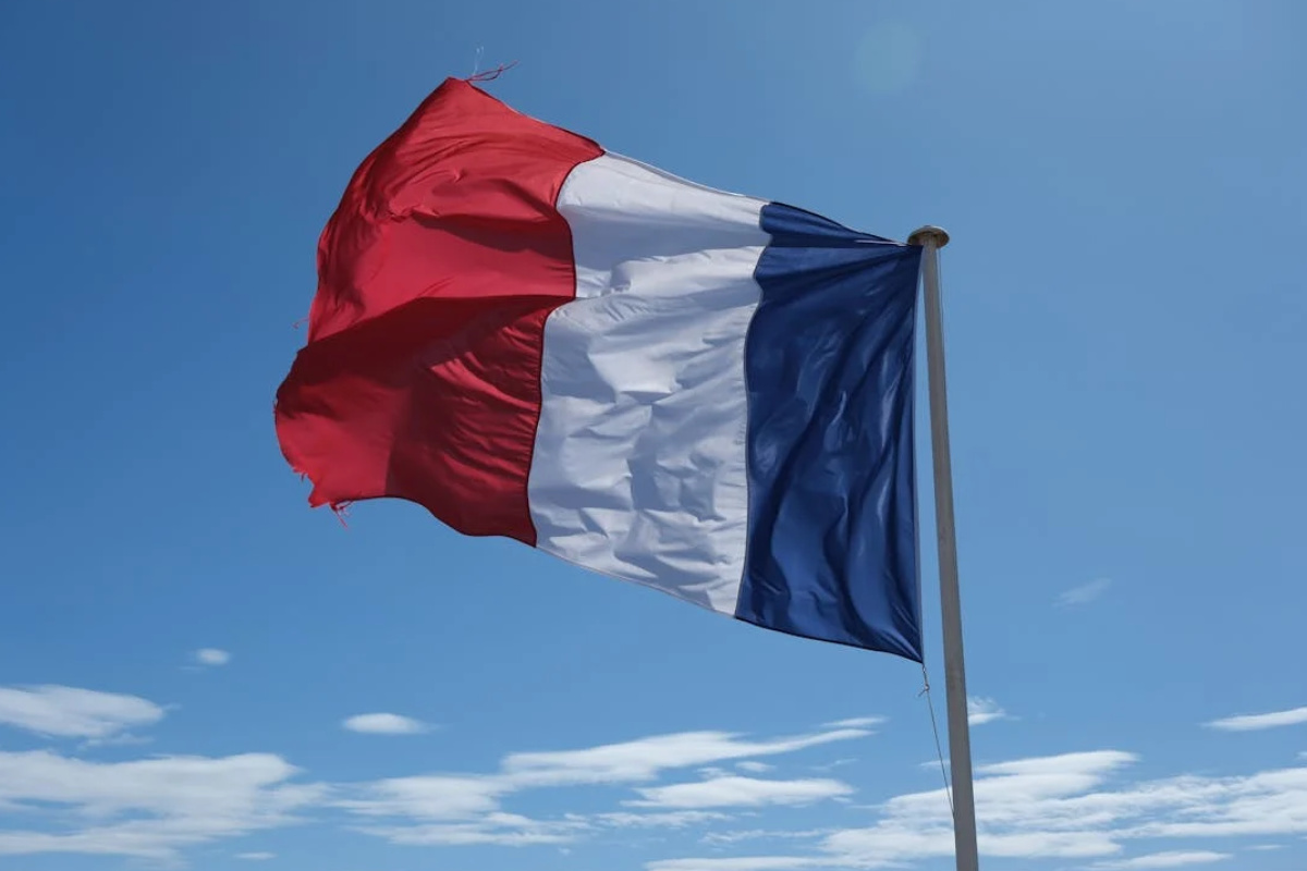 Six étages et une décision en une seconde : en France, un sénégalais a risqué sa vie pour sauver une famille prisonnière des flammes