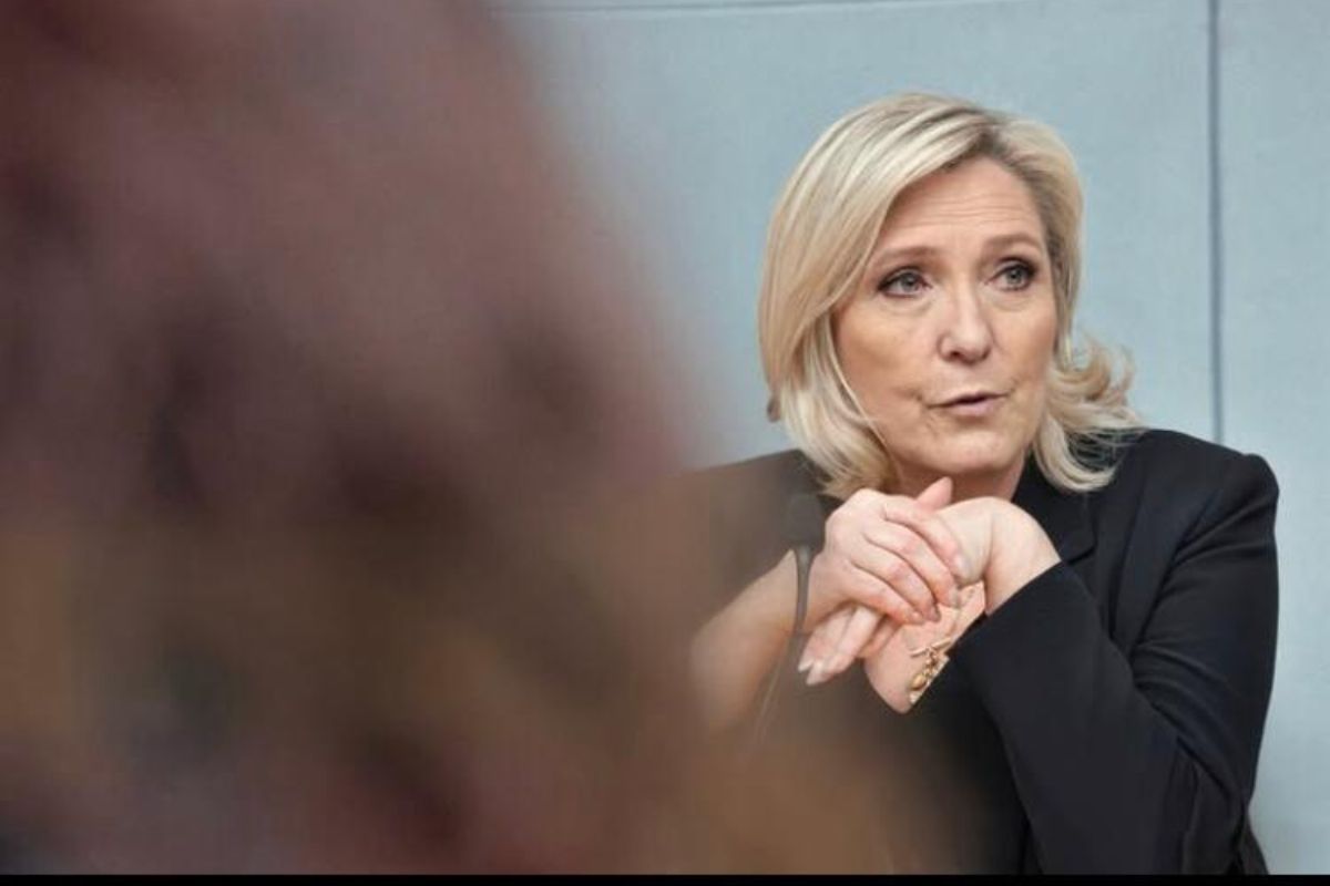 Vladimir Poutine réagit à la condamnation de Marine Le Pen