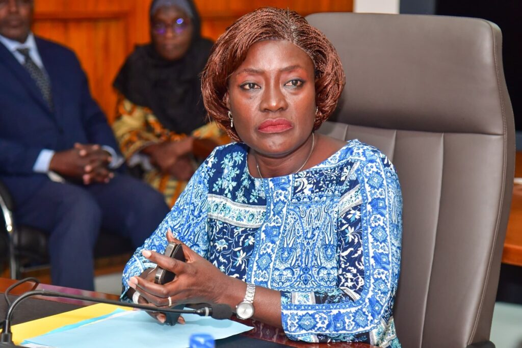 Côte d'Ivoire Ponction sur les salaires des enseignants Mariatou Koné réagit