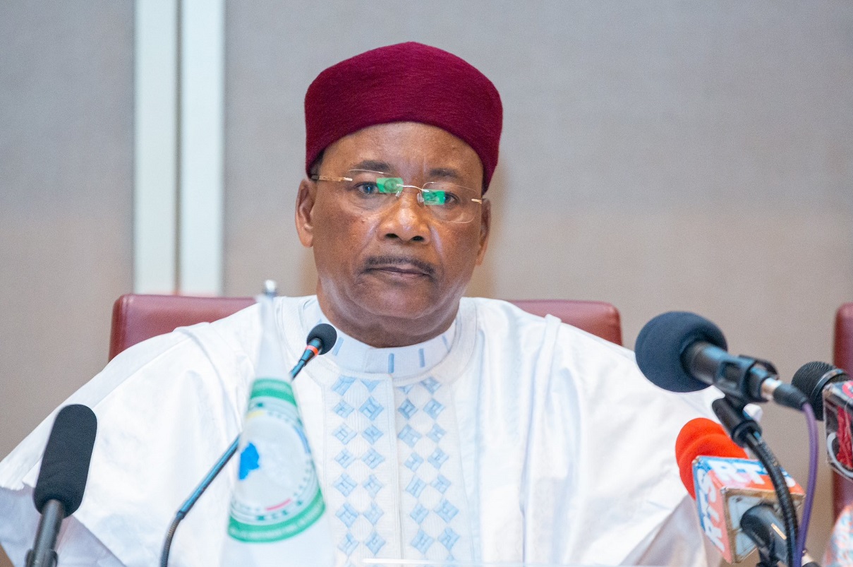 Issoufou Mahamadou, l'ancien président du Niger attristé par la mort de ...
