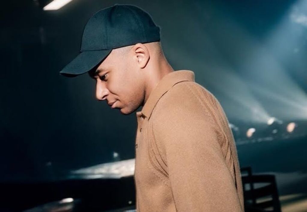 Talon aux côtés de Kylian Mbappé, la vidéo émeut la toile
