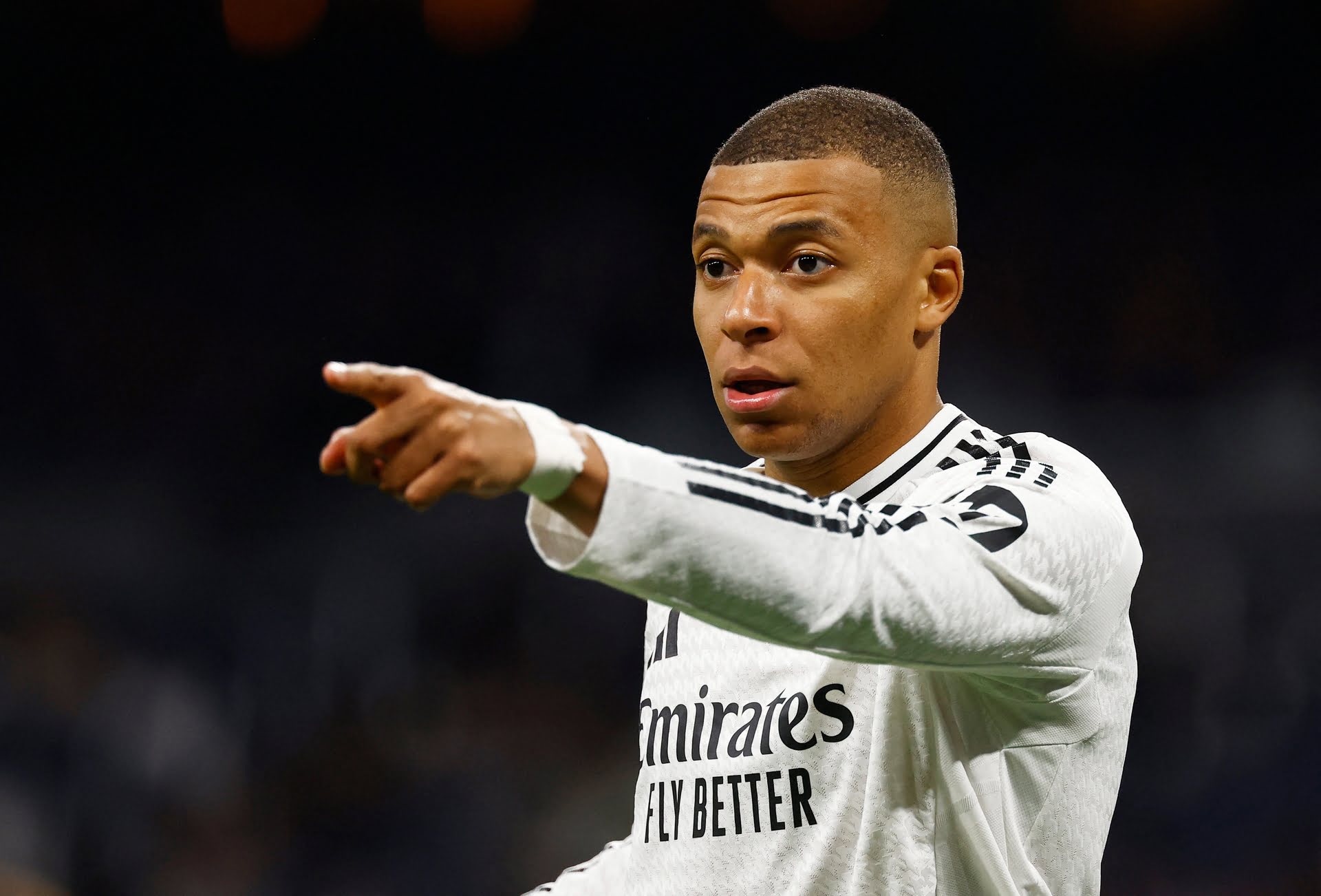 Kylian Mbappé bat un record de Cristiano Ronaldo et de Van Nistelrooy et devient le premier joueur de l'histoire à...