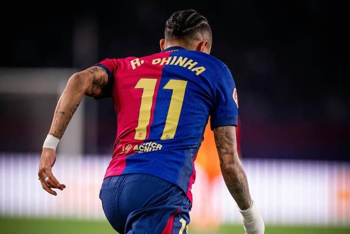 Le FC Barcelone anticipe une réorganisation offensive, le départ de Raphinha est...