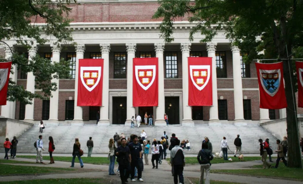 USA : l'université de Harvard veut mener la vie dure à Donald Trump