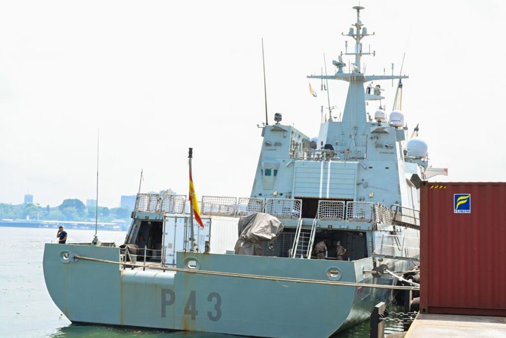 Un patrouilleur espagnol débarque au port d'Abidjan