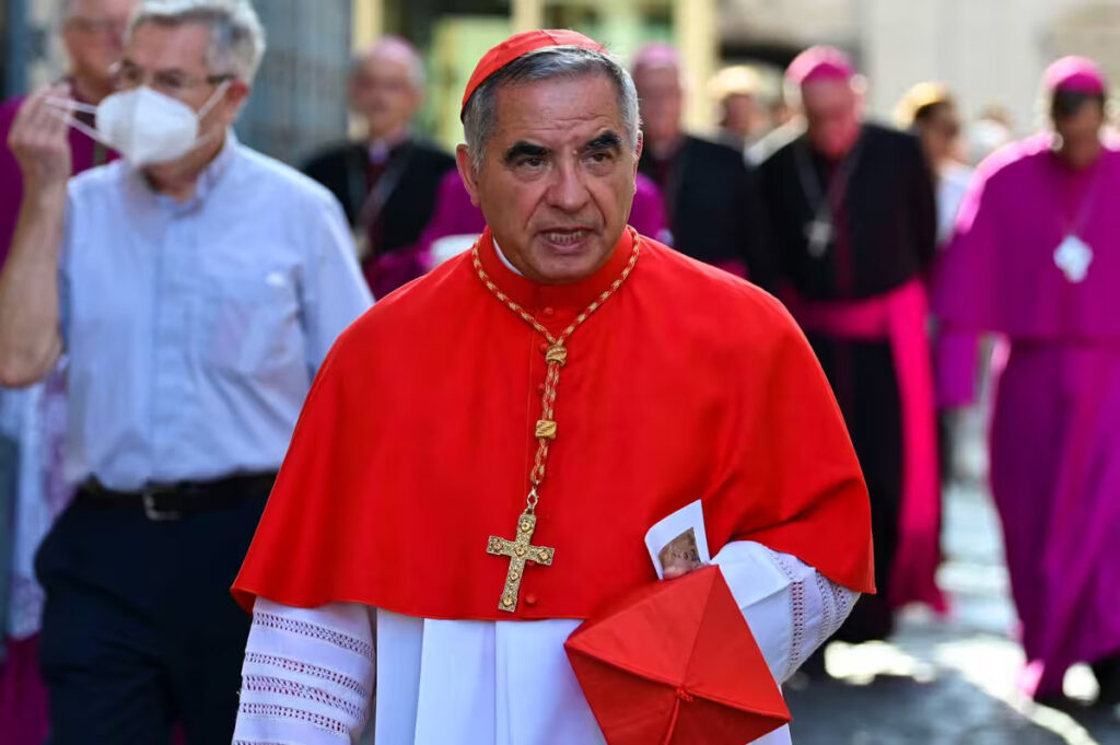 Vatican : condamné pour fraude, un cardinal prend une décision contre la volonté du pape décédé