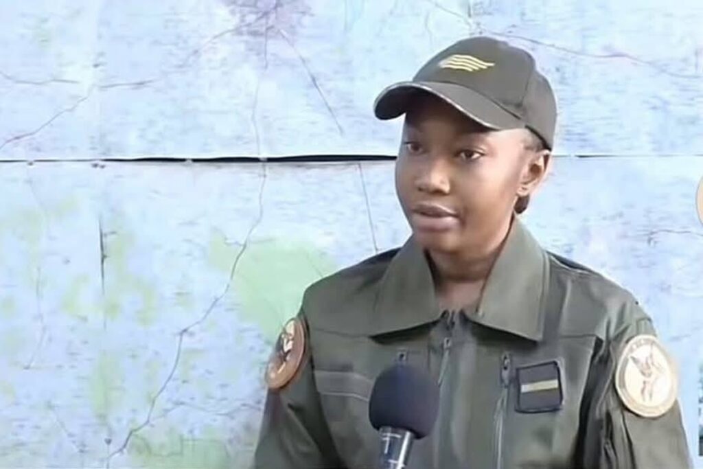 Burkina Faso : elle devient la première femme pilote de chasse du pays grâce à..