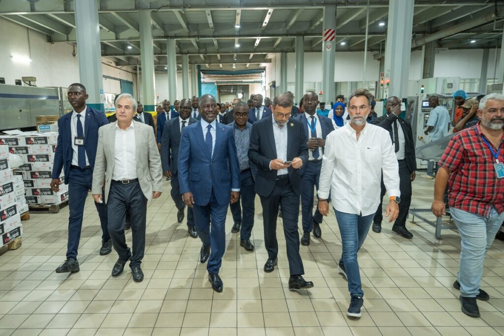 Côte d'Ivoire le maire Adama Bictogo débarque à la Nouvelle Parfumerie Gandour de Yopougon