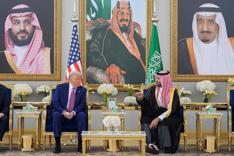 En quête d’importants investissements, Donald Trump reçu en grande pompe par ce pays arabe