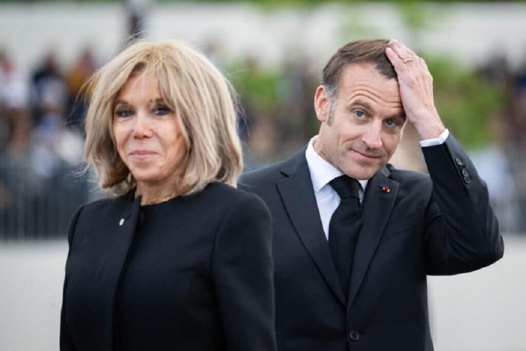 Emmanuel Macron "giflé" par sa femme : le président français tente de rattraper le coup d'une façon originale