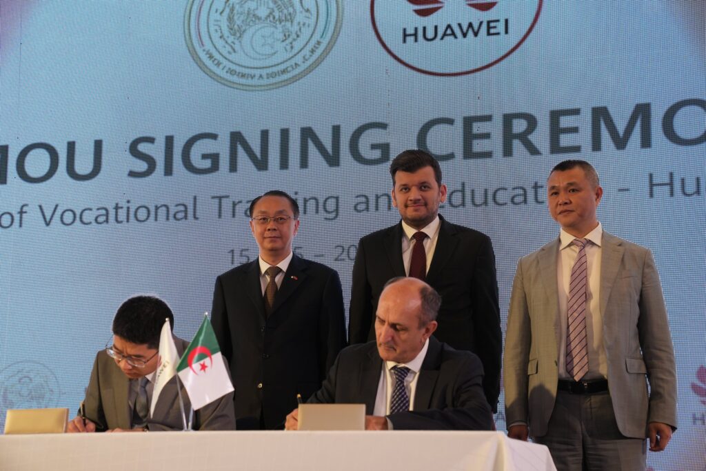 L'Algérie signe un contrat avec la puissante firme chinoise Huawei pour ...