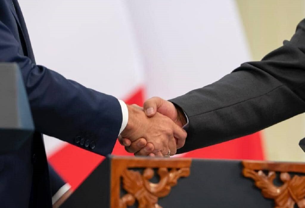 La France signe un accord de plus de 11 000 milliards de Fcfa avec le 4e pays le plus...