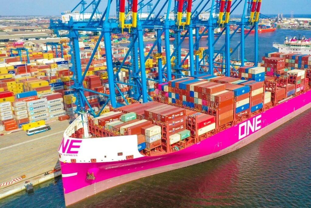 Le port d'Abidjan accueille le tout premier navire de...