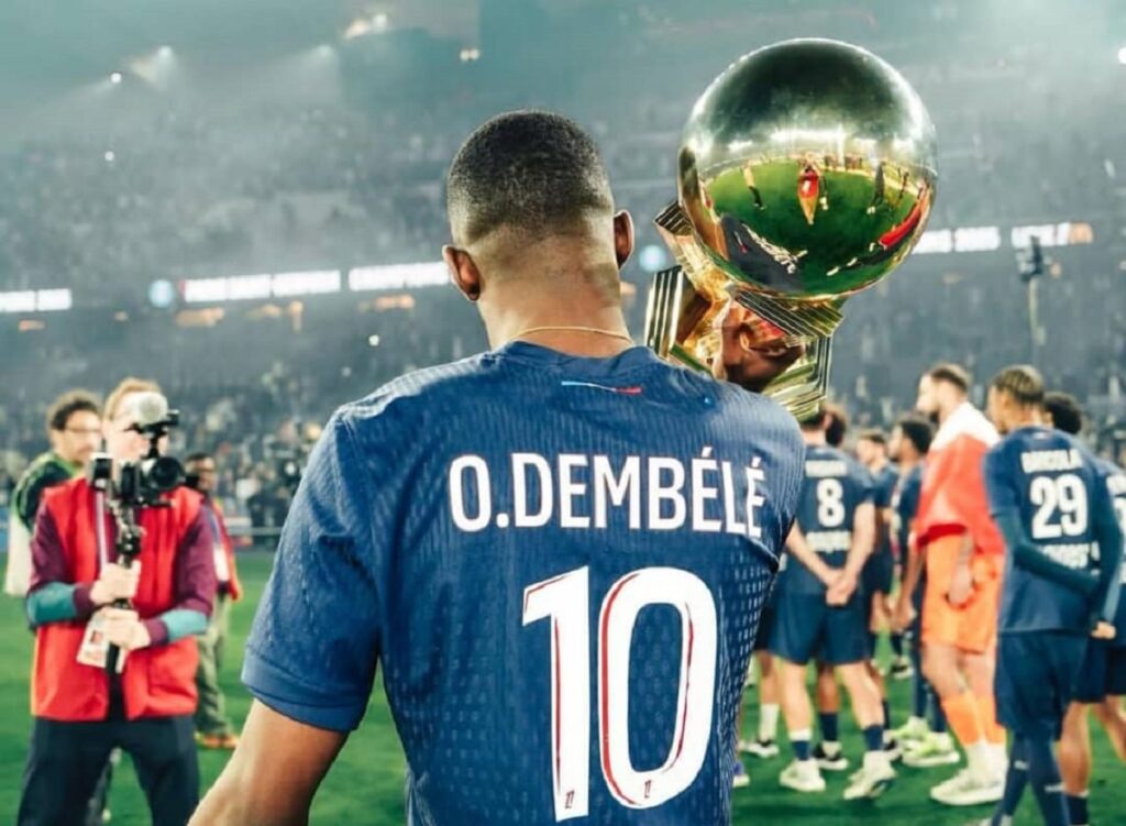 Ousmane Dembélé s'affiche déjà avec l'une des premières récompenses individuelles de sa brillante saison(photos)