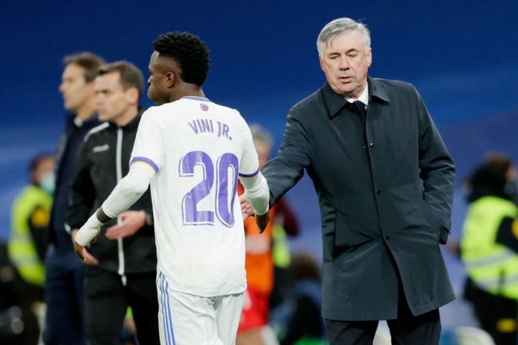 Real Madrid l’incroyable cadeau de Carlo Ancelotti à Vinicius avant son départ