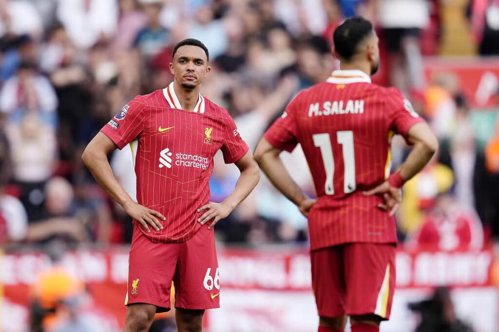 Salah défend Alexander-Arnold auprès des supporters après l’annonce de son départ pour le Real Madrid