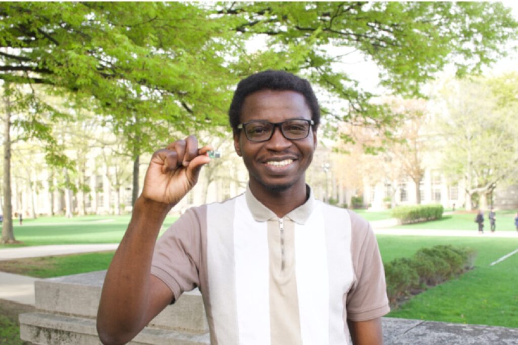 Un inventeur africain fabrique le plus petit dispositif de suivi GPS au monde