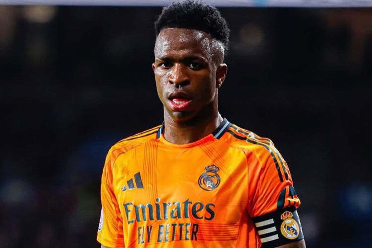 L'entraîneur de Liverpool sait comment arrêter Vinicius : "Il peut jouer contre 4 joueurs à la fois, on doit être..."