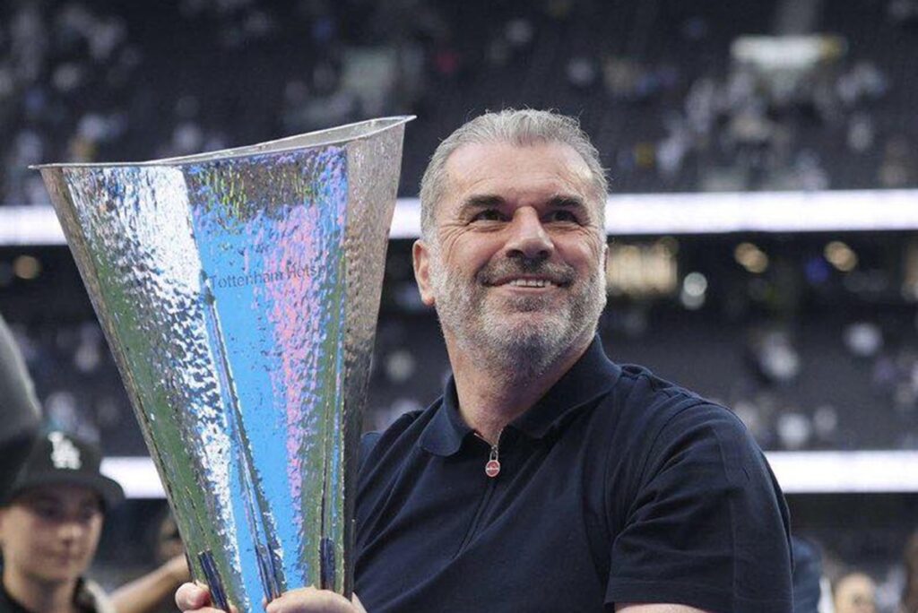 Ange Postecolgou viré par Tottenham Hotspur