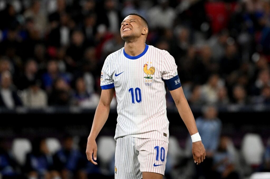 Après sa défaite face à l’Espagne, Kylian Mbappé devient le premier joueur à avoir...