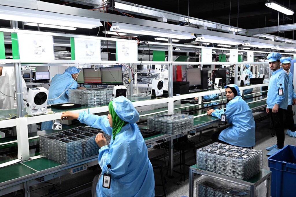 Ce pays d’Afrique du Nord donne un coup d’accélérateur à son usine de fabrication d’écrans de télévision et de téléphones
