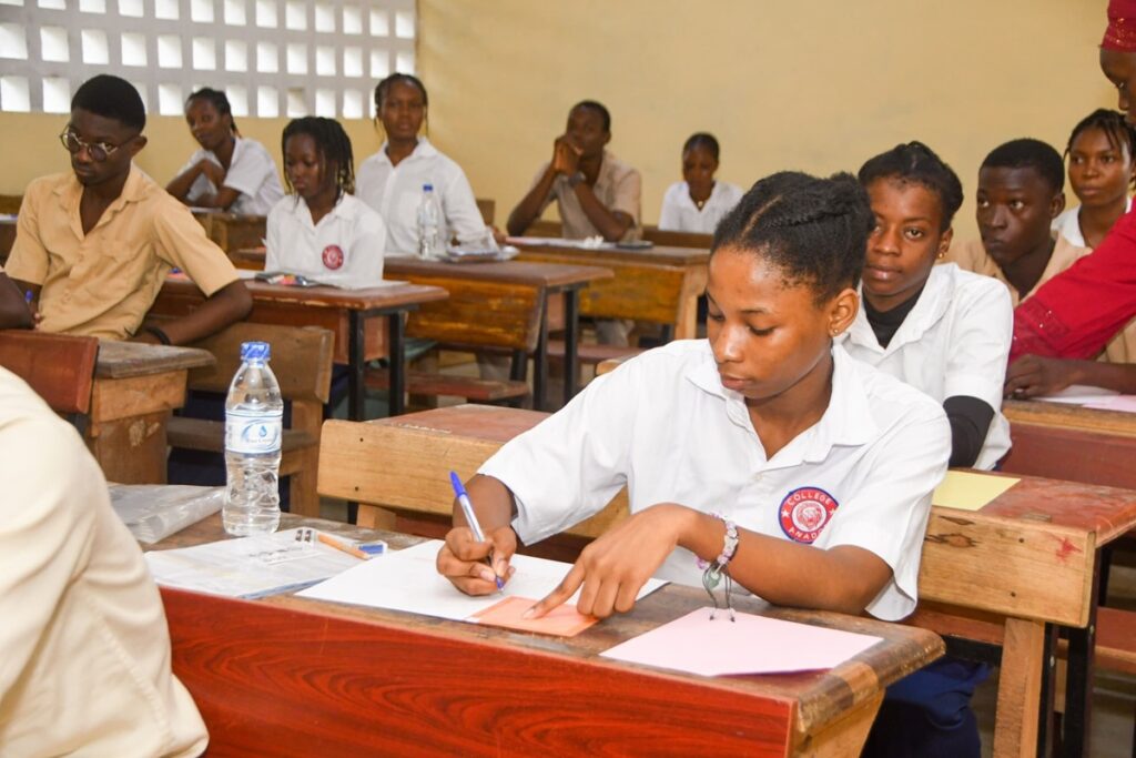 Côte d'Ivoire BAC 2025 la fouille des candidats avant l’entrée en salle fait jaser (vidéo)